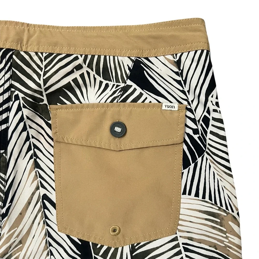 Vuori Cruise Board Shorts Palm Leaf Print Tan Trim Drawstring Pockets Men's S 32